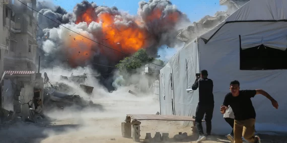 Gazze'de ateşkesin adı var, kendisi yok: Bombalar susmuyor