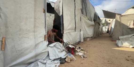 Gazze'de yaz kâbusu: Çadırlar fırına döndü, yaşam cehennem oldu