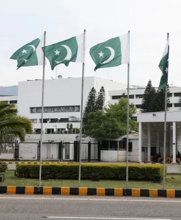 Hürmüz'de Gerilim: Pakistan'dan Kritik İtidal Çağrısı