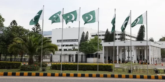 Hürmüz'de Gerilim: Pakistan'dan Kritik İtidal Çağrısı