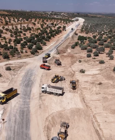 İdlib'de 600 kilometre uzunluğunda dev yol planı başladı