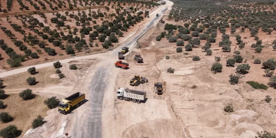 İdlib'de 600 kilometre uzunluğunda dev yol planı başladı