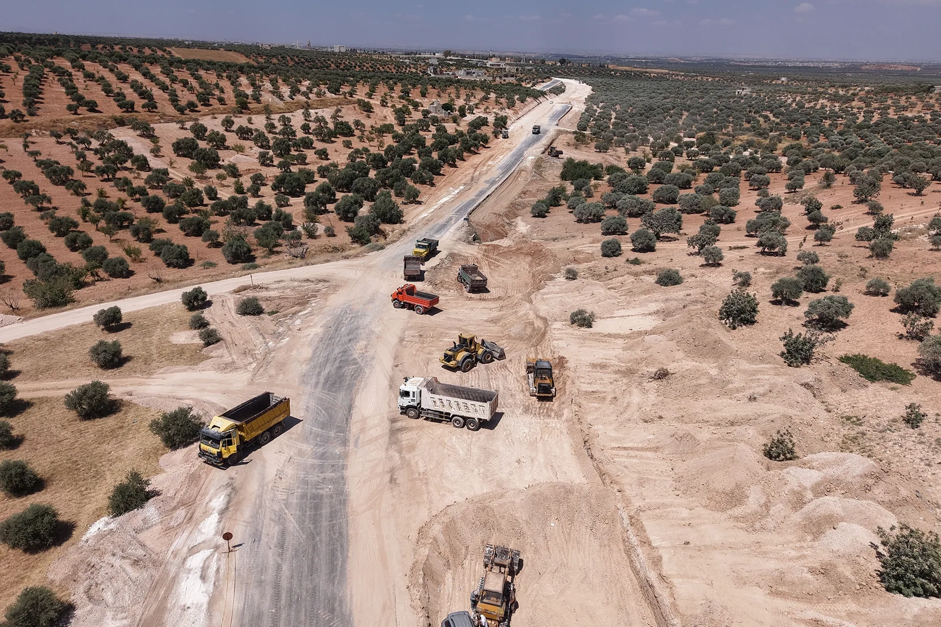 İdlib'de 600 kilometre uzunluğunda dev yol planı başladı