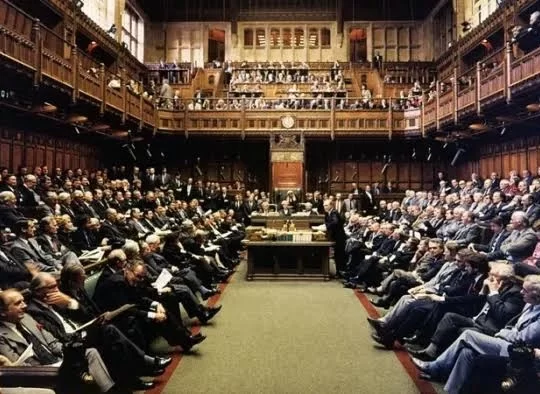 İngiliz parlamentosunda büyük Filistin protestosu ve baskı