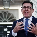 İngiltere'nin yeni başbakanı Andy Burnham kabinesini açıkladı