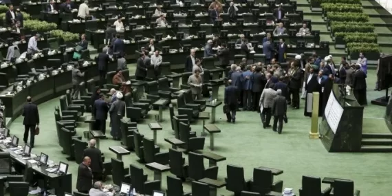 İran'dan Hürmüz hamlesi: Yeni seyrüsefer kanunu gündemde