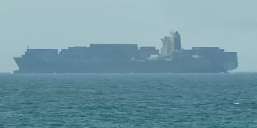 İran'ın kapattığı Hürmüz Boğazı'nda sıra dışı gemi geçişi