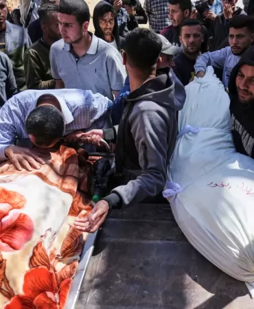 israil-gazzede-sivil-araci-vurdu-can-kayiplari-var