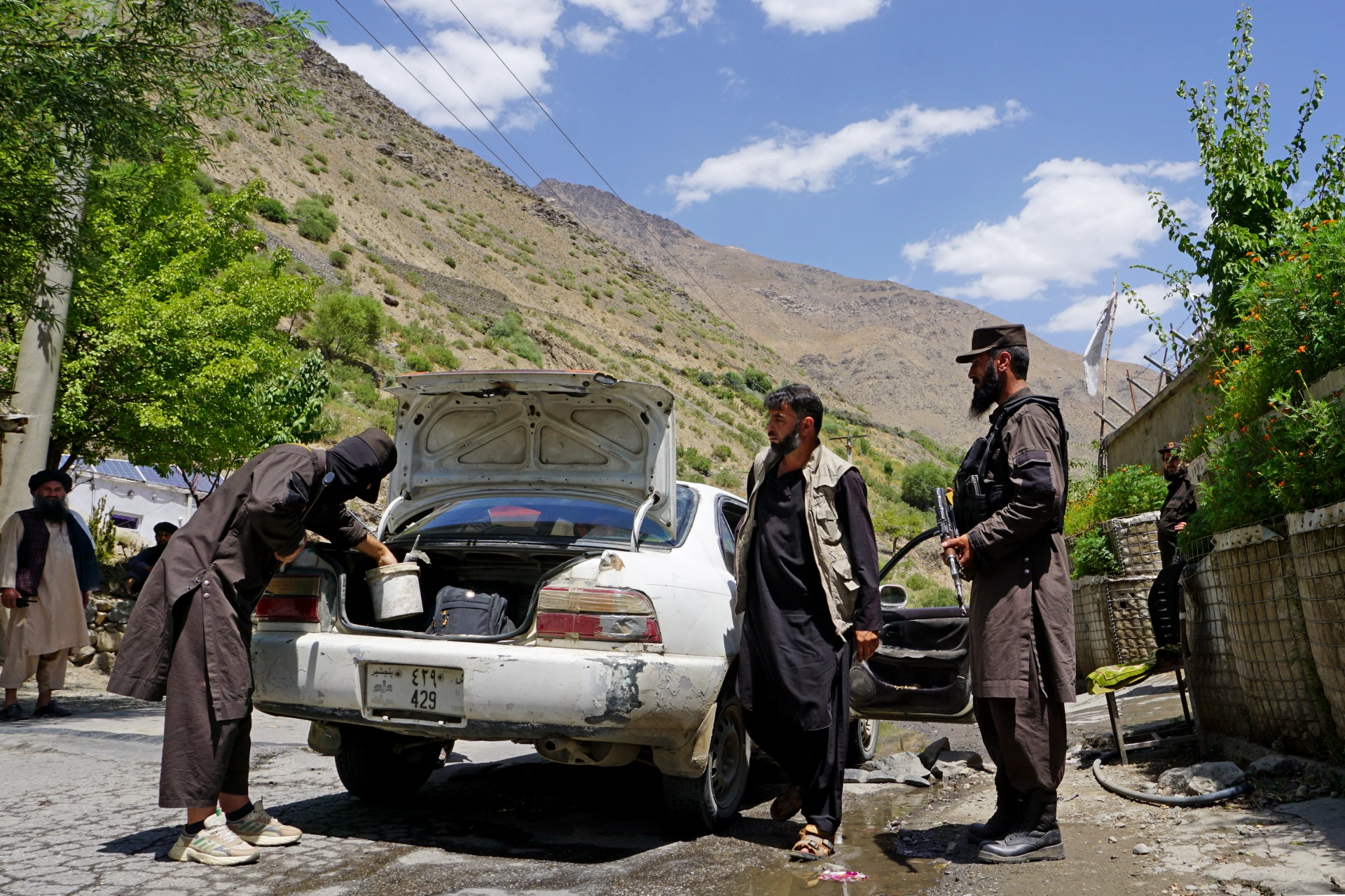 Afganistan'da bombalı suikast: Belediye başkanı öldürüldü