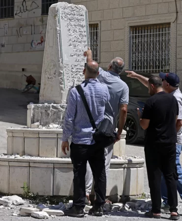 Aşırı sağcı vekil balyozla anıt yıktı: İsrail siyasetinde "utanç" fırtınası!