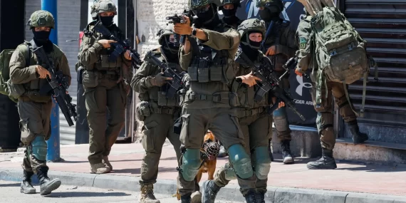 İkinci günde de devam ediyor: İsrail güçleri Kalandiya’ya baskın düzenledi, dükkanları yıktı