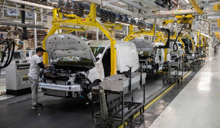 İran savaşı otomotiv devlerini vurdu: Motor yağında acil formül arayışı