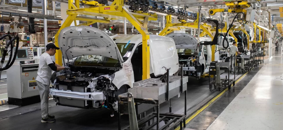 İran savaşı otomotiv devlerini vurdu: Motor yağında acil formül arayışı
