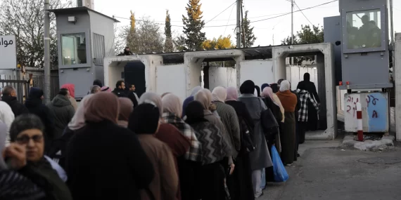 İsrail kontrol noktaları "doğumhaneye" dönüştü: Batı Şeria’da insanlık dramı