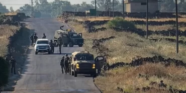 İsrail ordusu Kuneytra’da kara devriyesiyle yolu kapatıp arama yaptı