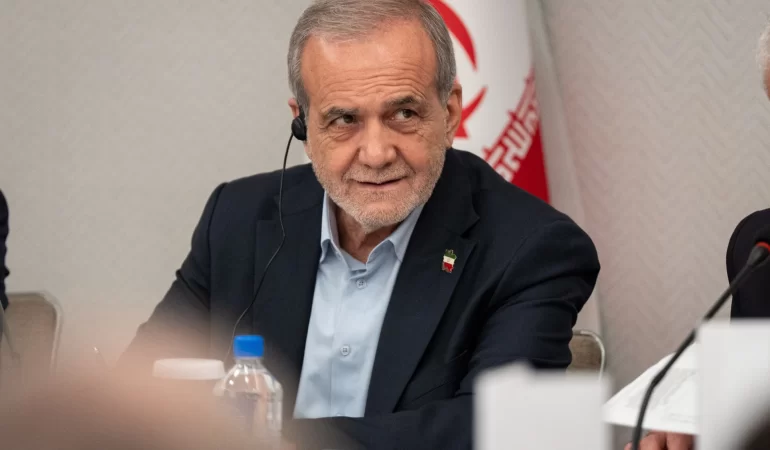 Pezeşkiyan'dan net mesaj: Dini lider ve ordu ile anlaşmazlık yok