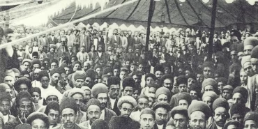 Şah meclisi bombalayınca: İran'da liderlerini yiyen devrim