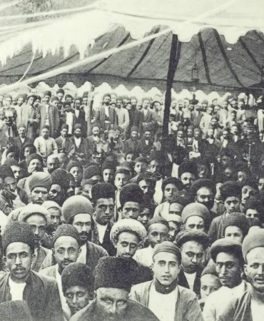 Şah meclisi bombalayınca: İran'da liderlerini yiyen devrim