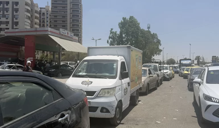 Şam'daki benzin krizinin nedeni açıklandı: Rafineri durdu, talep arttı