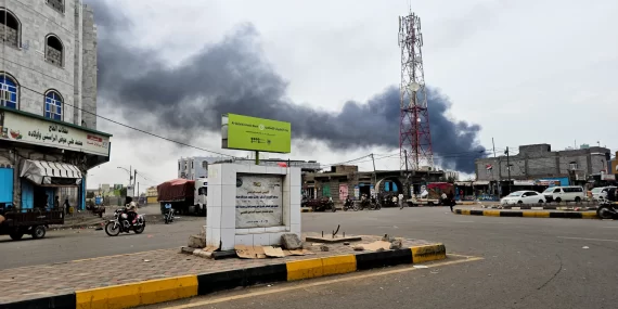 Yemen'de çatışmalar şiddetlendi: Ordu Husi mevzilerini vurdu, Muha Limanı durdu