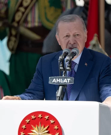 Cumhurbaşkanı Erdoğan: Türkiye büyük bir devlettir, dayatmalara boyun eğmez!