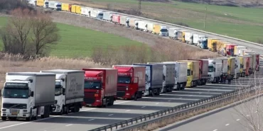 Deniz ablukası karaya yöneltti: İran'da günlük zarar 10 milyon dolar