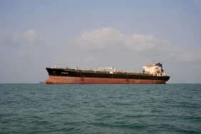hurmuzde-tanker-savasi-kizisti-petrol-6-haftanin-zirvesinde