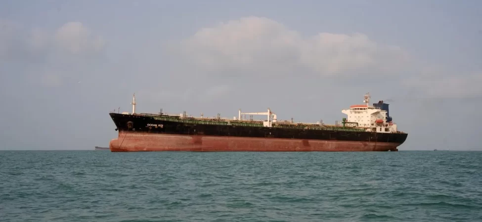 hurmuzde-tanker-savasi-kizisti-petrol-6-haftanin-zirvesinde