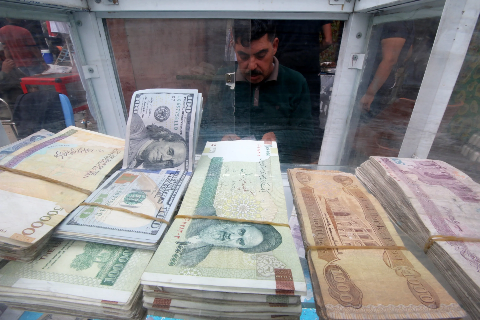 İran riyali dipte: Dolar karşısında tarihi çöküş durdurulamıyor