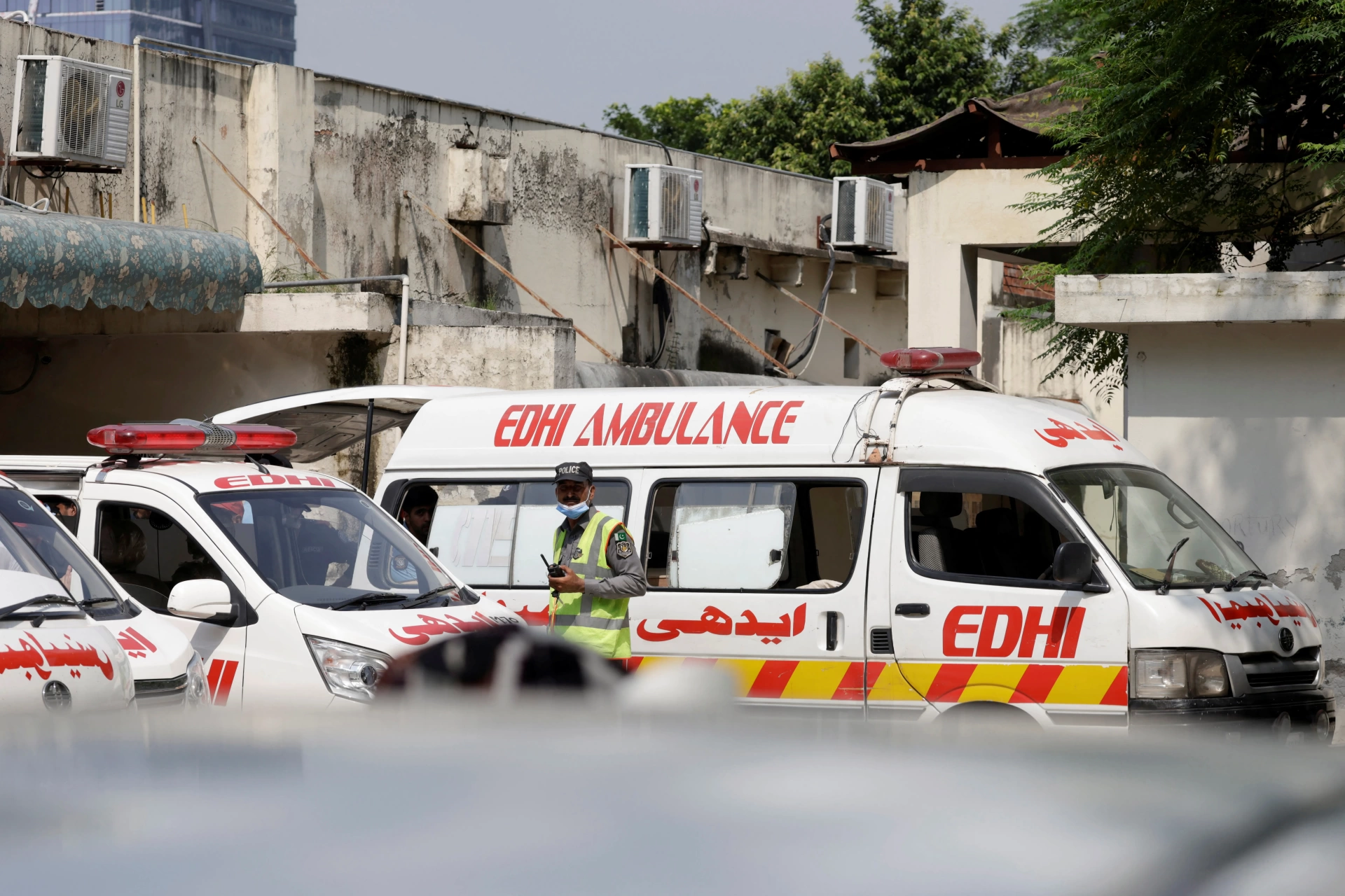 Pakistan'da polis noktasına bombalı saldırı: Çok sayıda ölü