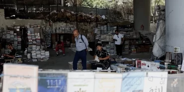 Şam sokaklarında kitap nöbeti: Kaldırımlar kütüphaneye döndü!