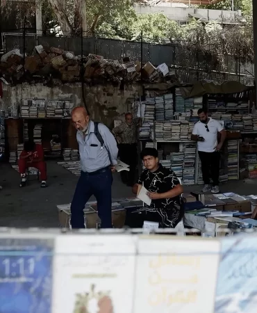 Şam sokaklarında kitap nöbeti: Kaldırımlar kütüphaneye döndü!