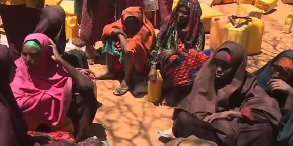 Somali'de insanlık dramı: Yüz binler kamplarda açlıkla baş başa