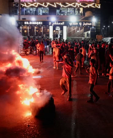 Suriye'de akaryakıt zammı sokakları karıştırdı: "Bakan istifa"