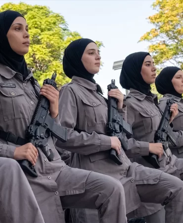 Suriye'de kadın polisler sahada: Güvenlikte yeni bir dönemin kapısı mı aralanıyor?