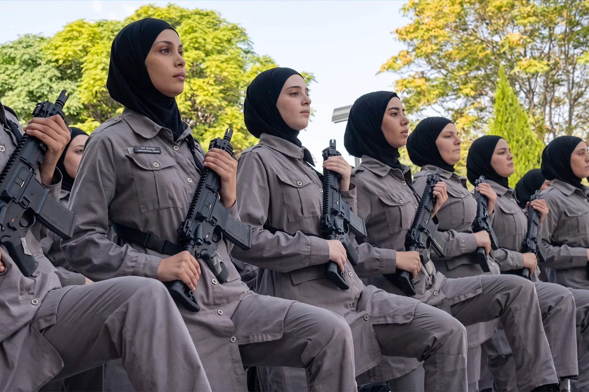 Suriye'de kadın polisler sahada: Güvenlikte yeni bir dönemin kapısı mı aralanıyor?