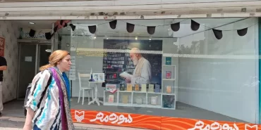 Tahran'da yastık altı dolar patlaması: Maaşlar eriyor!
