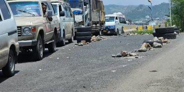 Taiz'de yollar kapandı: Kuşatma altındaki kentin çilesi