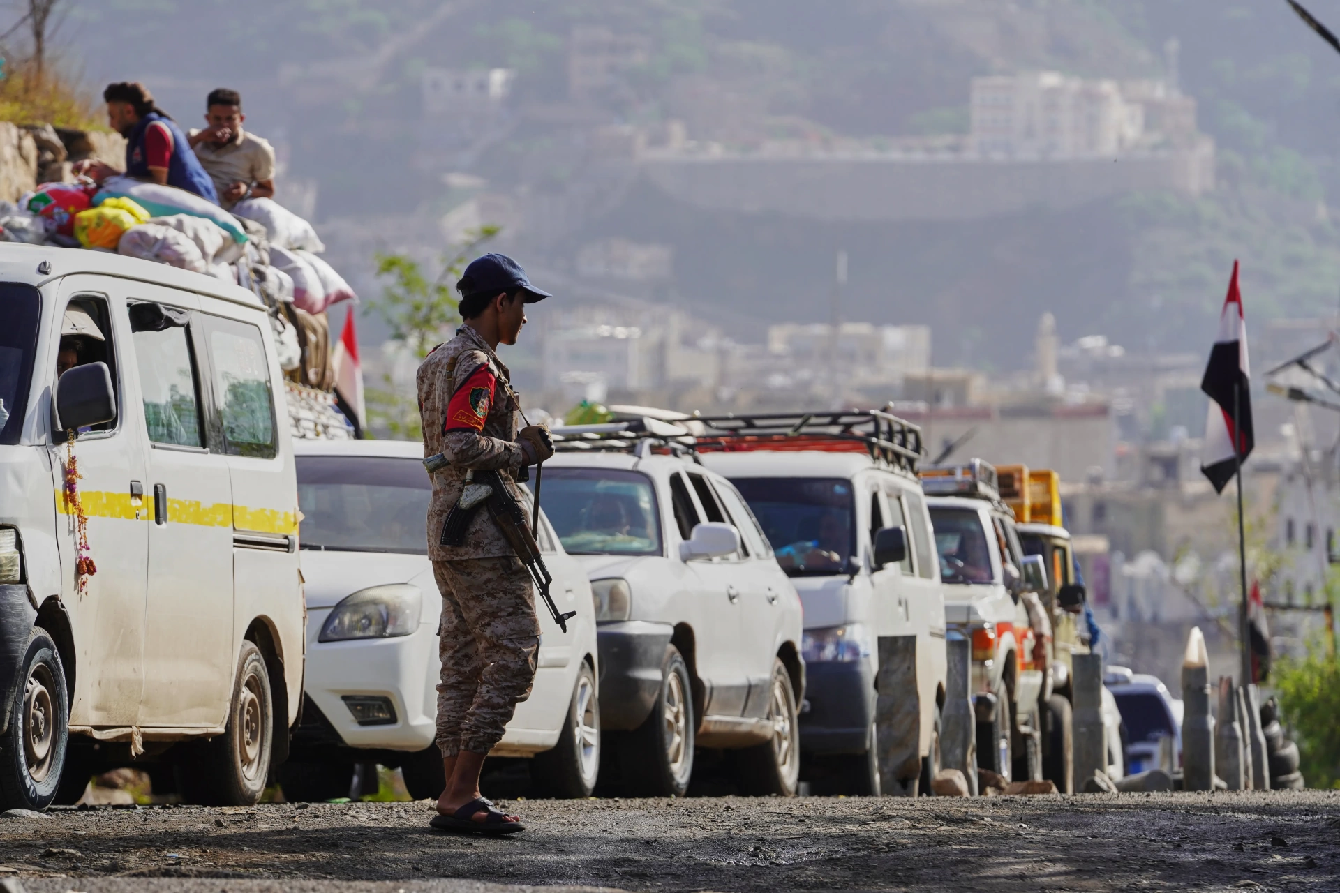 Yemen'de kritik çatışma: Husiler Taiz'i batıdan kuşatıyor