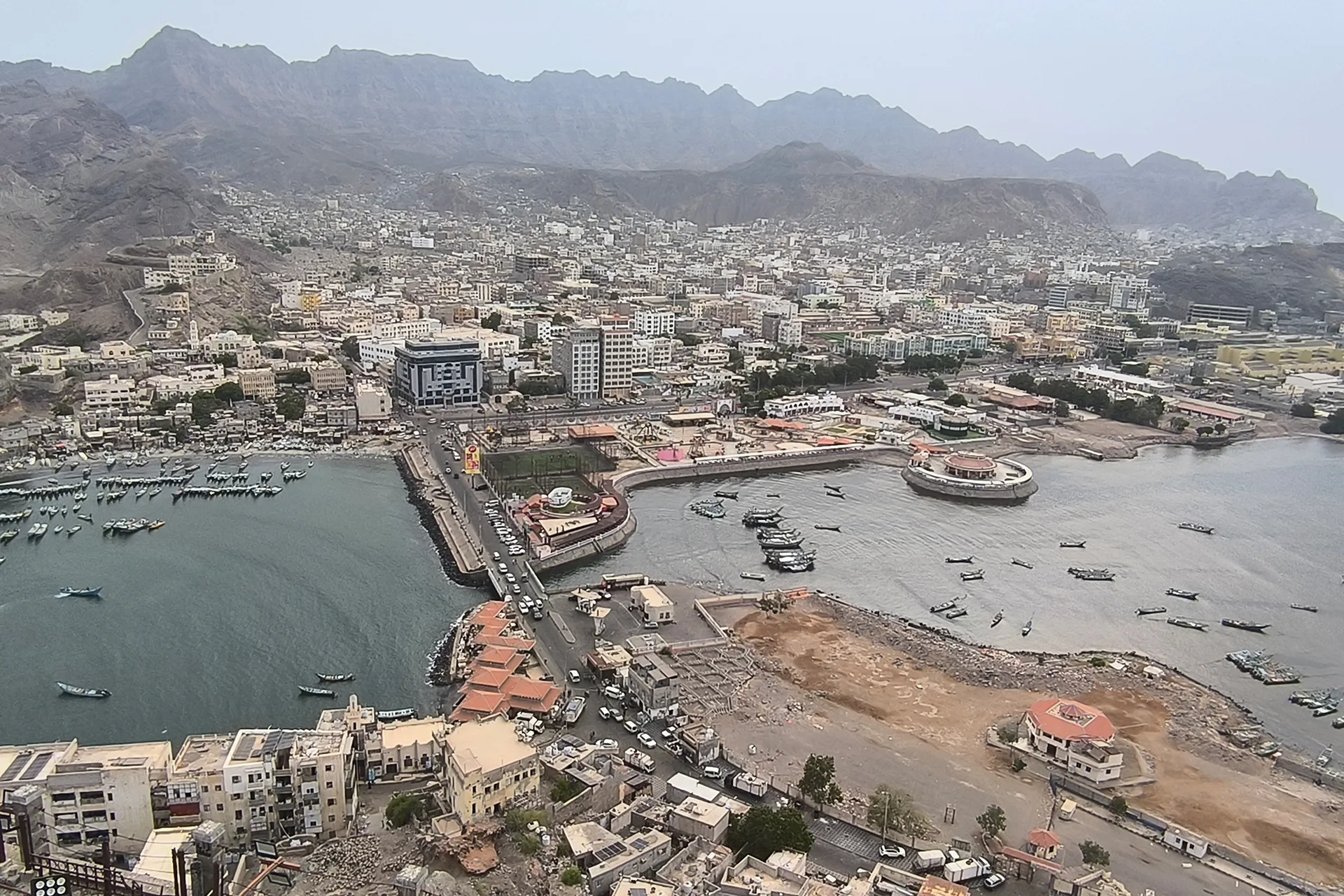 Yemen'de sıcak saatler: Aden'de bombalı saldırı engellendi