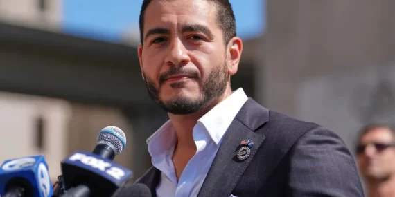 AOC'den kritik adım: Müslüman adaya 1 milyon dolarlık destek