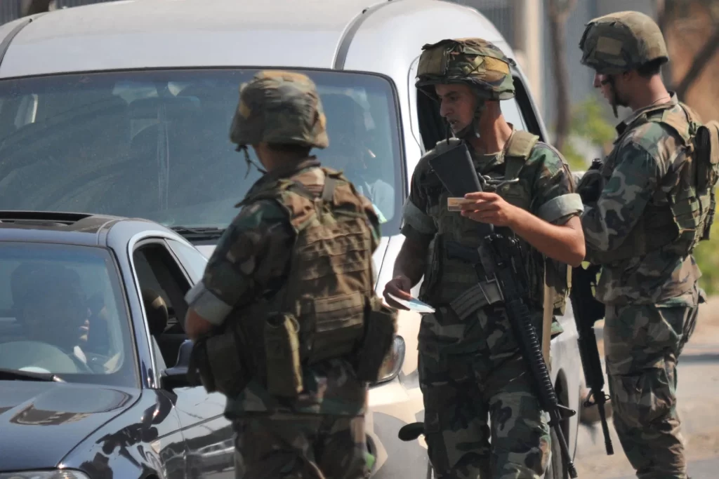 Beyrut yolunda bomba paniği: Yarım ton patlayıcı ele geçti!
