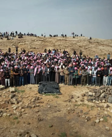 Dera'da hava saldırısı öfkesi: Katliam kurbanları uğurlandı