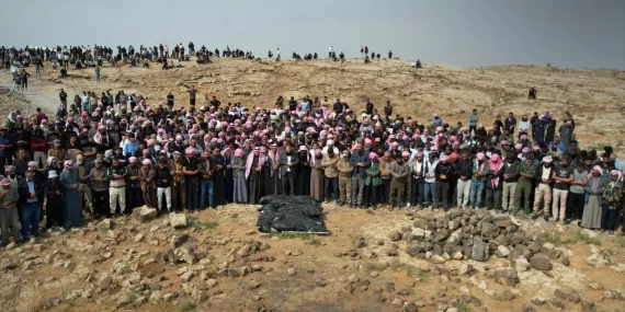 Dera'da hava saldırısı öfkesi: Katliam kurbanları uğurlandı