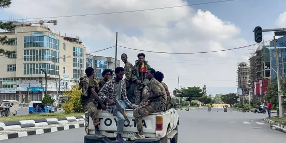 Etiyopya ordusu Mekelle’de kontrolü aldı: Yeni savaş korkusu