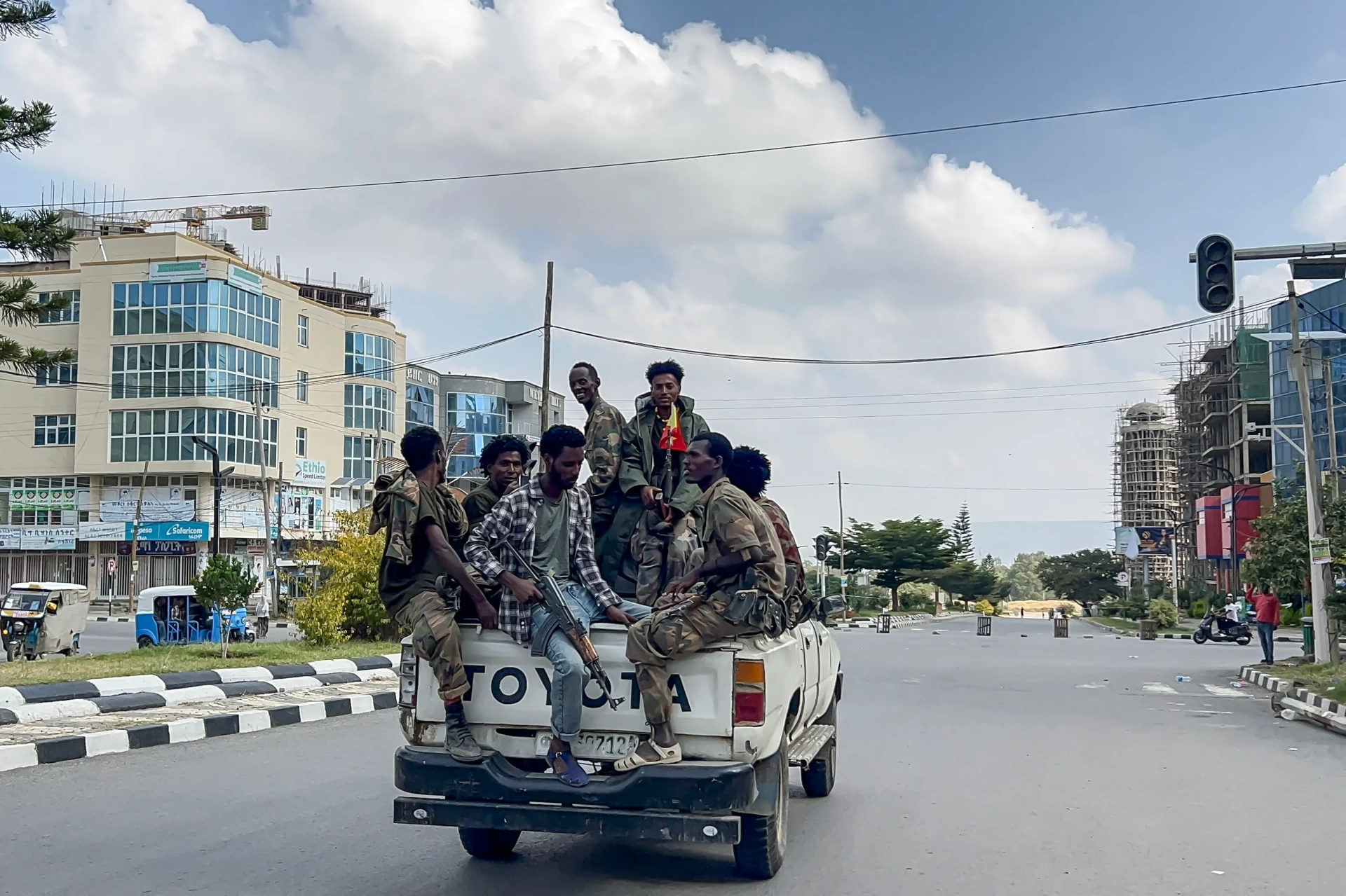 Etiyopya ordusu Mekelle'de kontrolü aldı: Yeni savaş korkusu