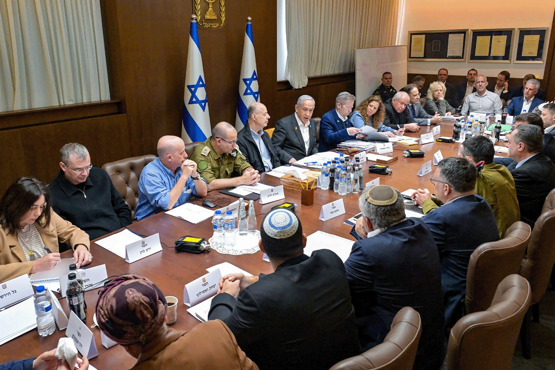 Haaretz yazarından kararsız seçmene: Netanyahu'nun yaptıklarını hatırlayın