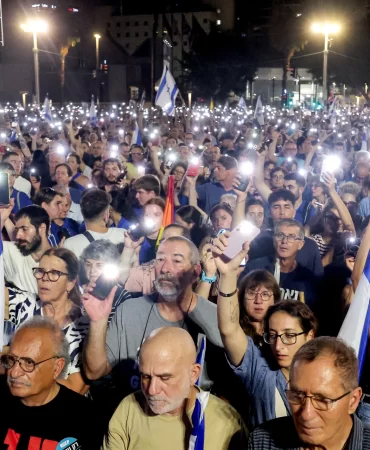 İsrail'de sandık öncesi büyük öfke: Netanyahu karşıtları sokakta