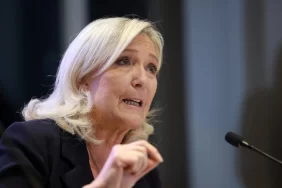 Le Pen'den başörtüsü için referandum vaadi: Sokaklara kadar yasaklanacak!