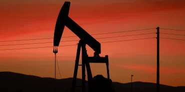 Petrol fiyatlarında sert tırmanış: Brent mayıstan bu yana ilk